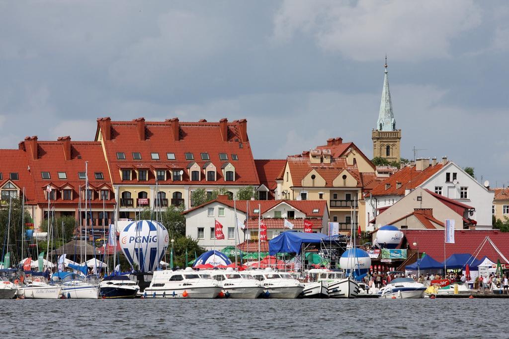 Apartamenty Portowe Mikołajki Exteriör bild
