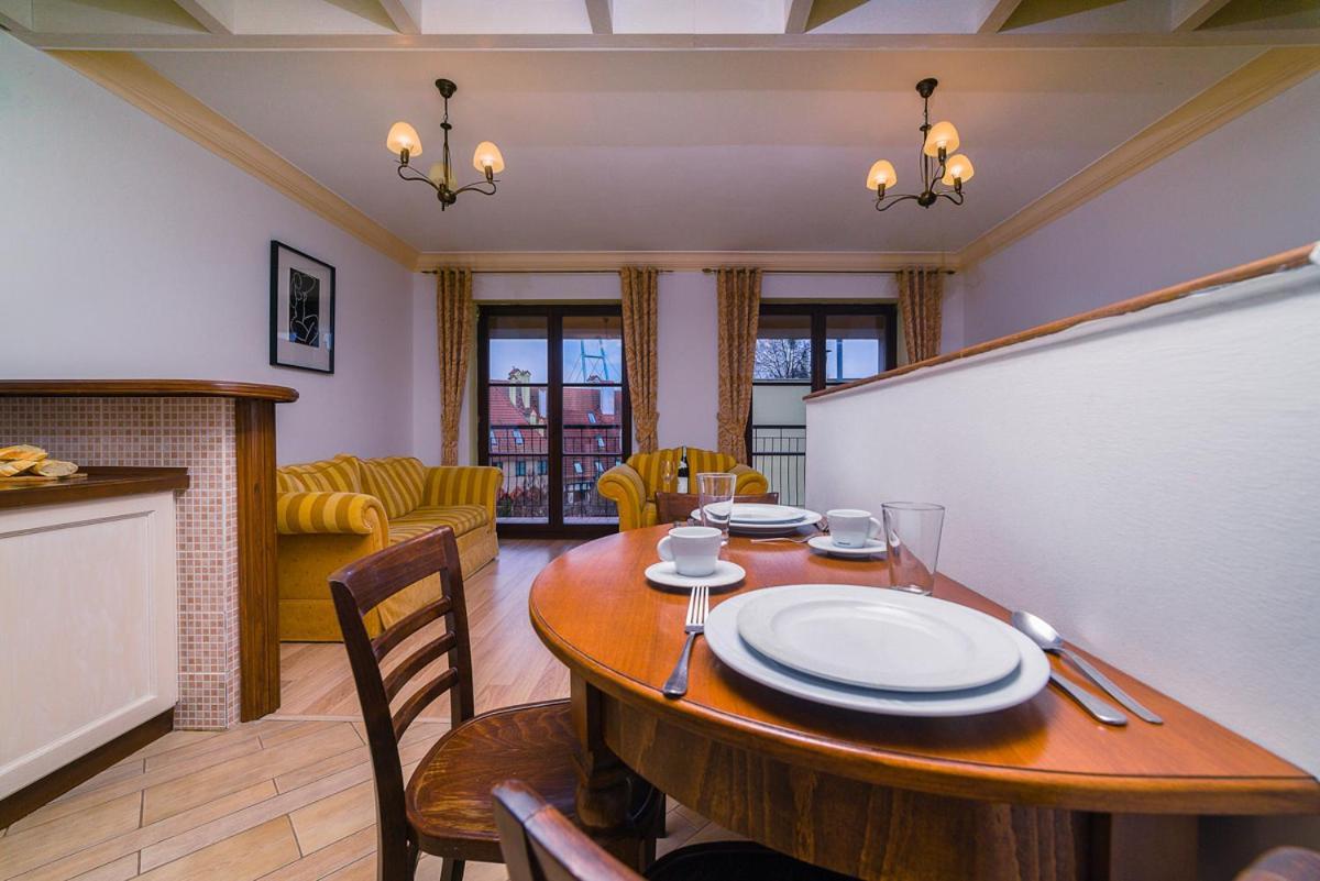 Apartamenty Portowe Mikołajki Exteriör bild