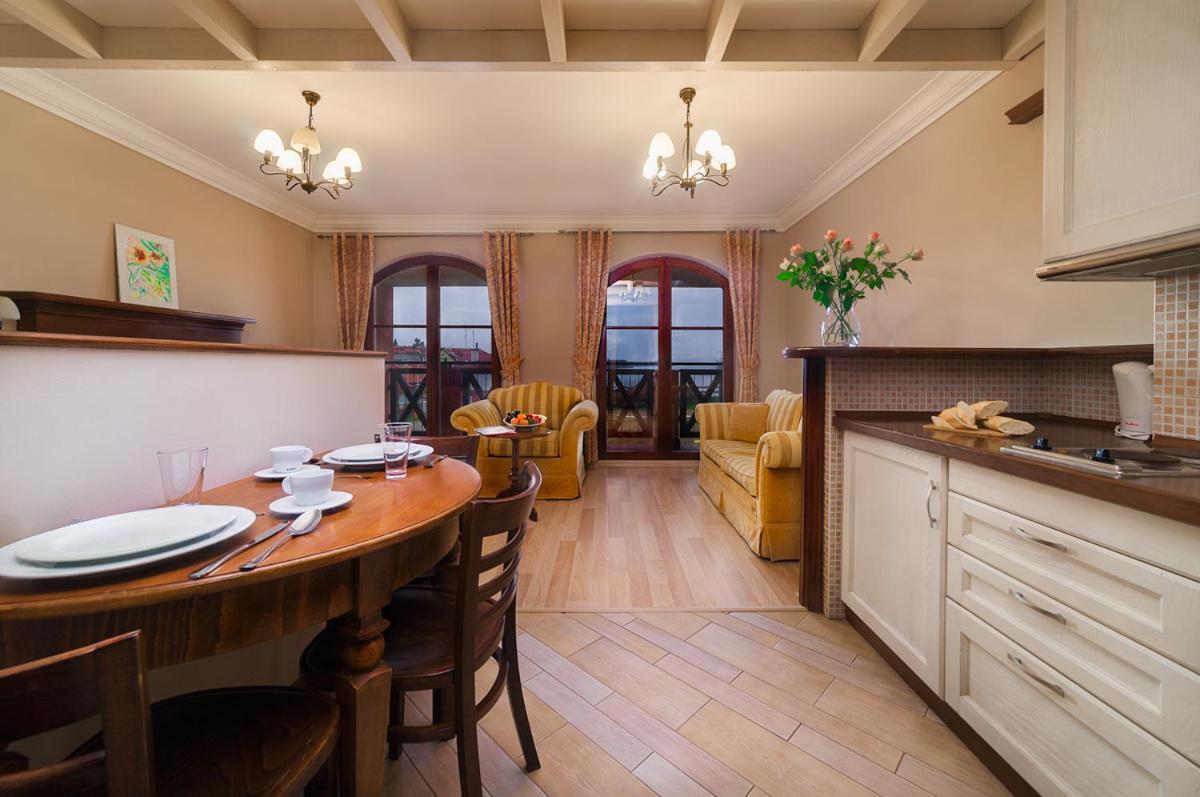 Apartamenty Portowe Mikołajki Exteriör bild